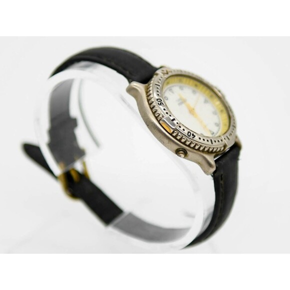 Ladies VTG Timex Divers Style Silver Tone Brown Leather Band Watch New Battery - Picture 3 of 4